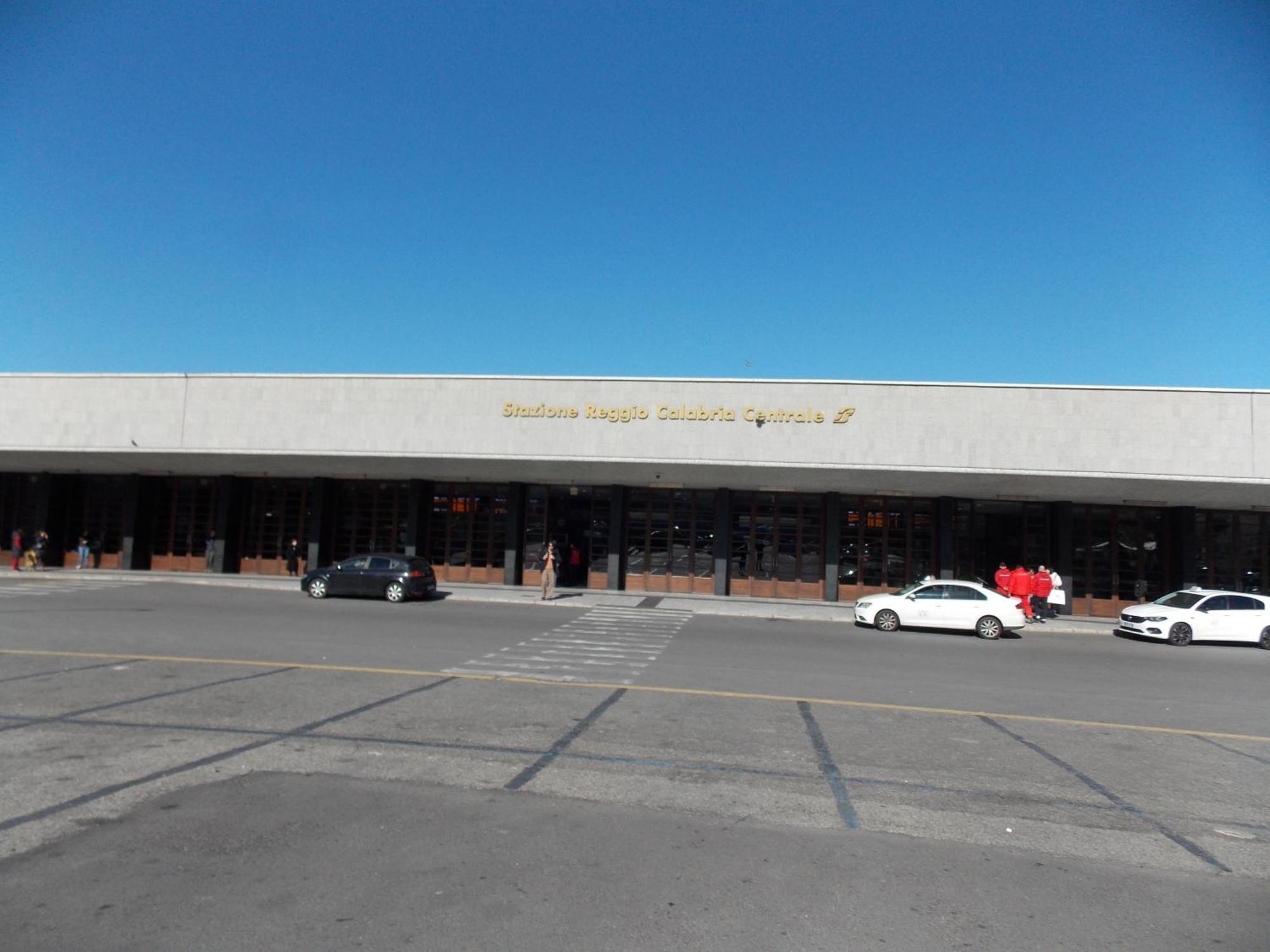 Central House Ρέτζιο ντι Καλάμπρια Εξωτερικό φωτογραφία