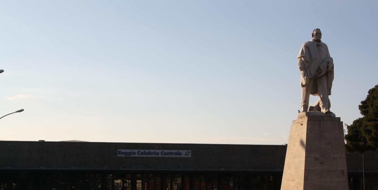 Central House Ρέτζιο ντι Καλάμπρια Εξωτερικό φωτογραφία
